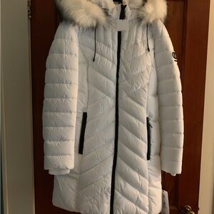 DKNY White Puffer Coat With Faux Fur Trimmed Hoodie (M)